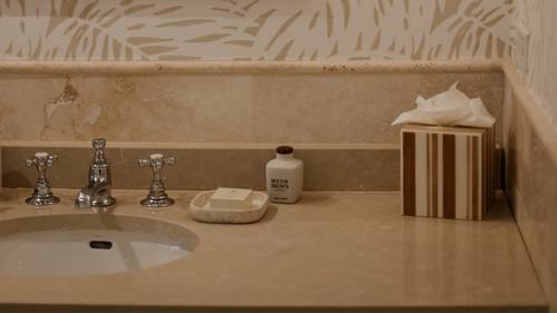 High Tide bathroom 1