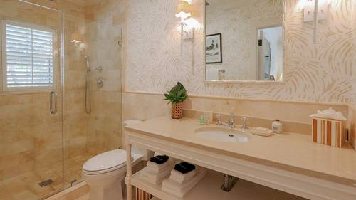 High Tide bathroom 6