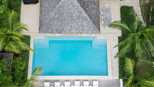 Aerial view of the zero-edge pool