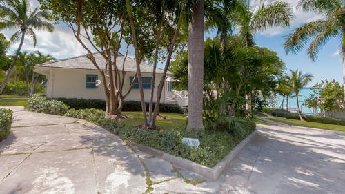 Driveway approach through the grounds