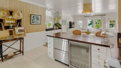 High Tide living area 7