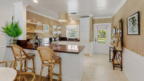 High Tide living area 8