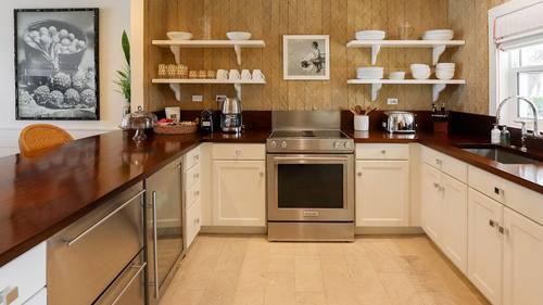 Low Tide living area 1